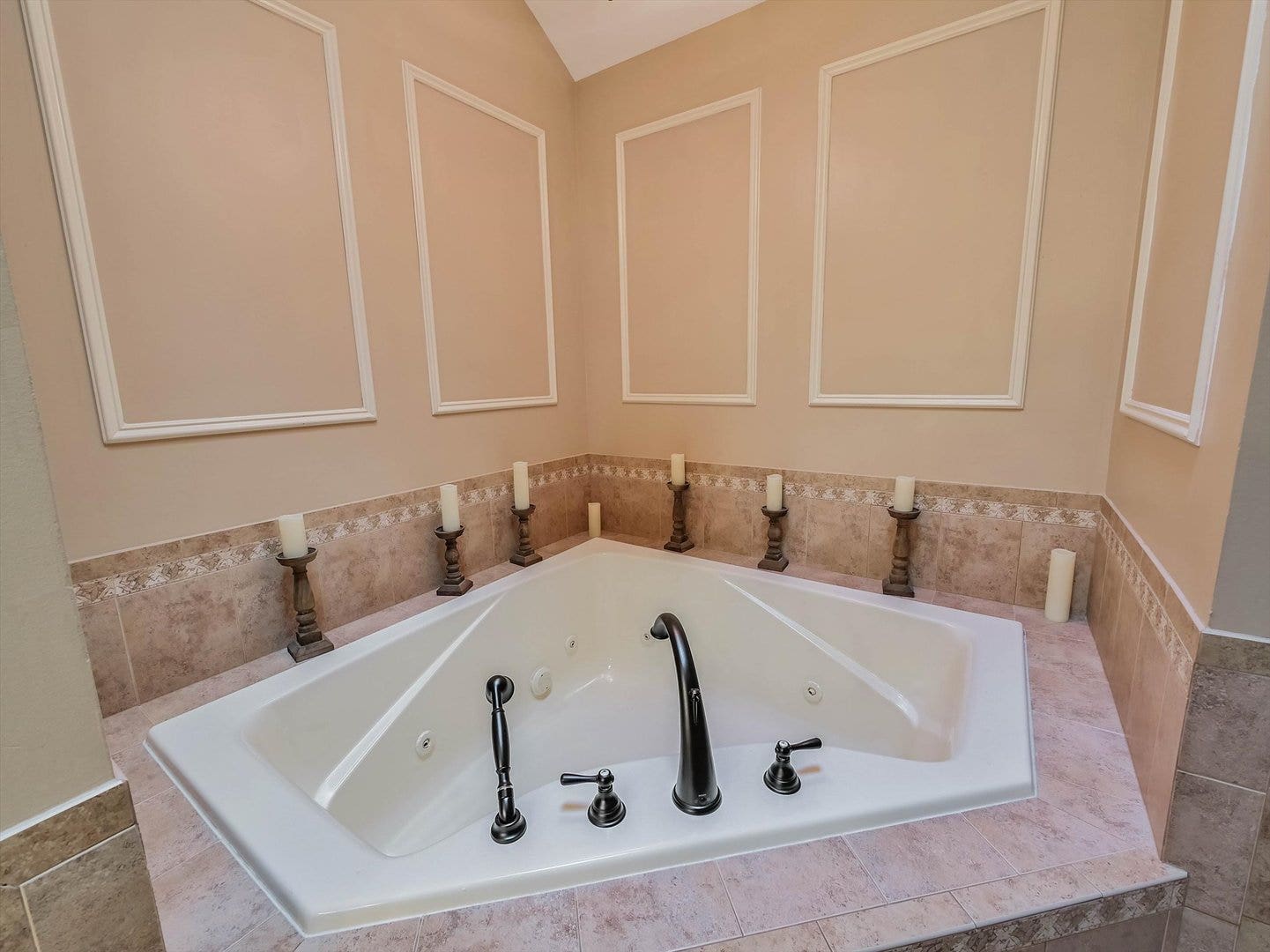 305 N Dale Avenue, McHenry, IL 60050