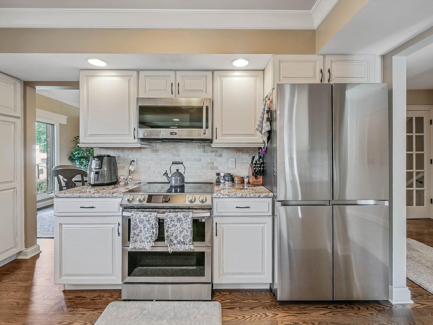 305 N Dale Avenue, McHenry, IL 60050