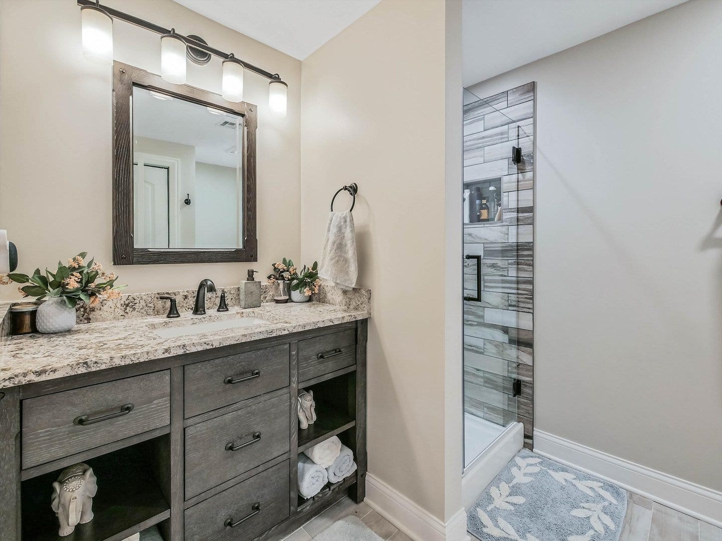 305 N Dale Avenue, McHenry, IL 60050