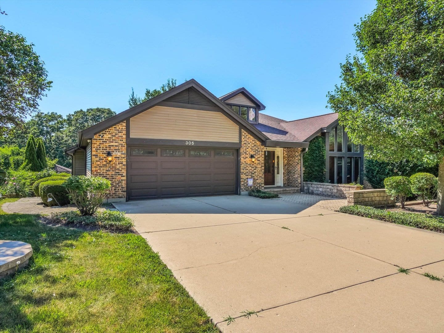 305 N Dale Avenue, McHenry, IL 60050