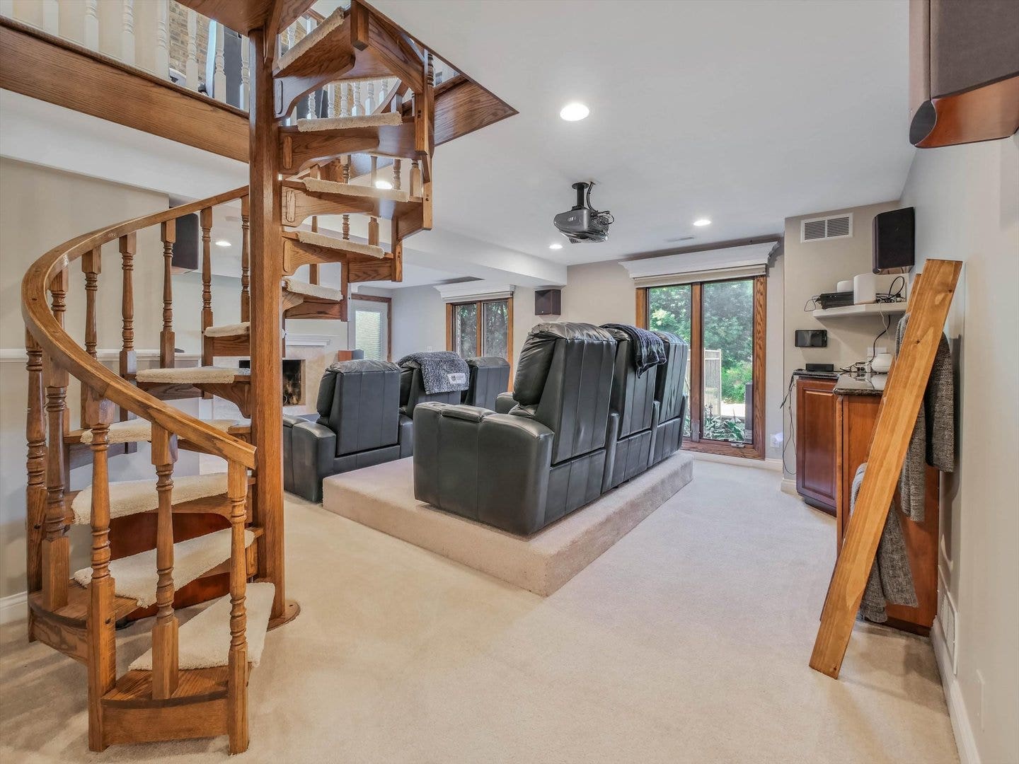 305 N Dale Avenue, McHenry, IL 60050