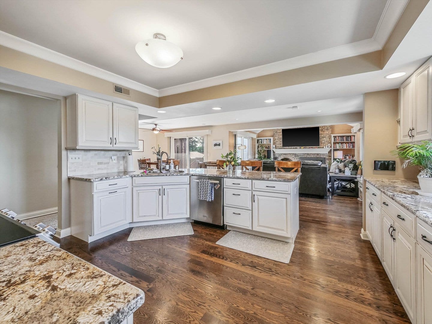 305 N Dale Avenue, McHenry, IL 60050