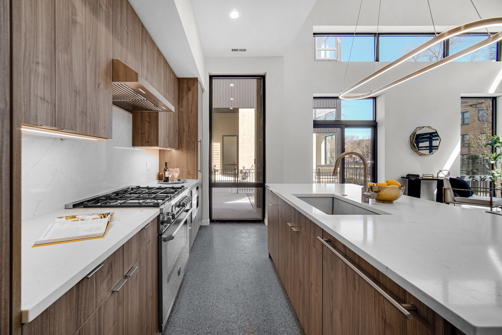 6218 S Woodlawn Avenue, #E, Chicago, IL 60637 6218 S Woodlawn Avenue, #E, Chicago, IL 60637