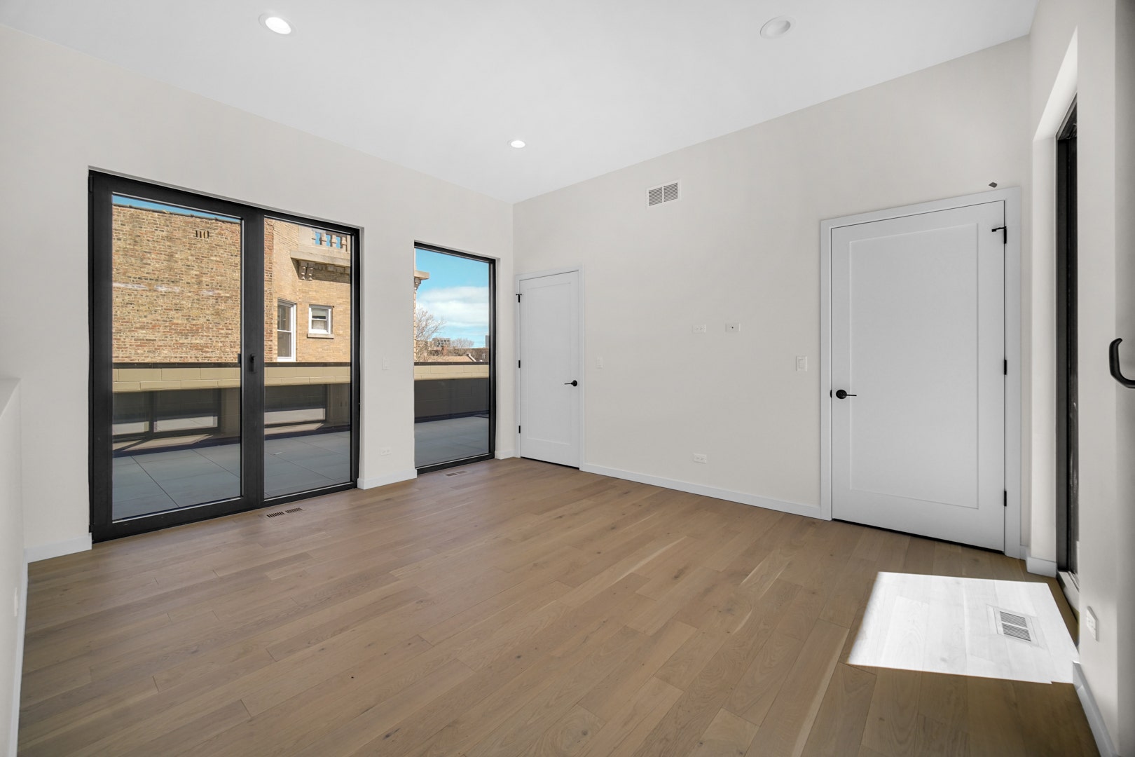6218 S Woodlawn Avenue, #E, Chicago, IL 60637 6218 S Woodlawn Avenue, #E, Chicago, IL 60637
