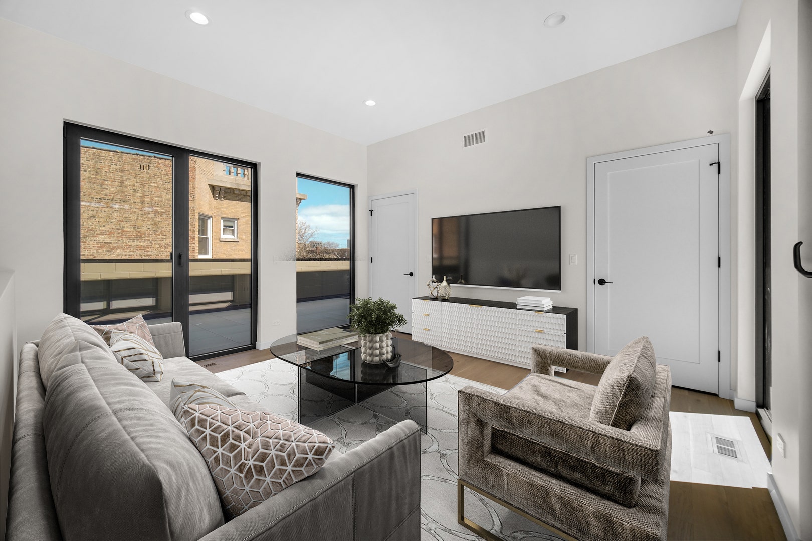 6218 S Woodlawn Avenue, #E, Chicago, IL 60637 6218 S Woodlawn Avenue, #E, Chicago, IL 60637
