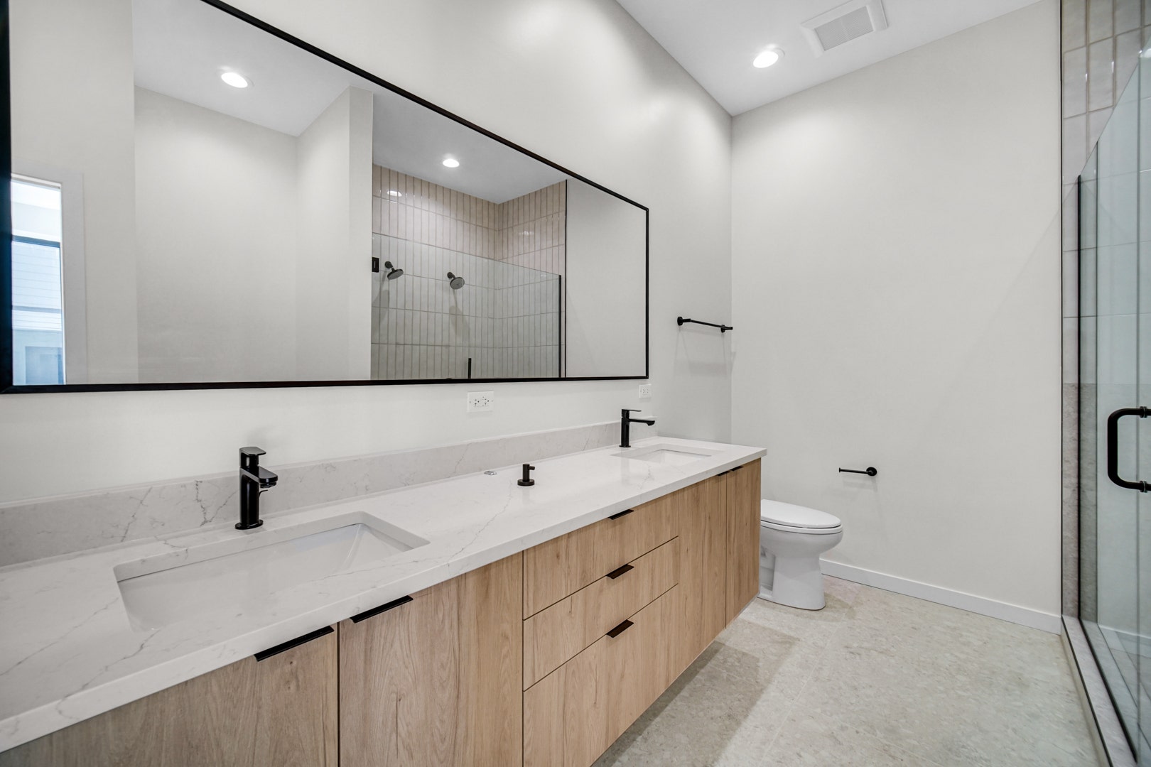 6218 S Woodlawn Avenue, #E, Chicago, IL 60637 6218 S Woodlawn Avenue, #E, Chicago, IL 60637