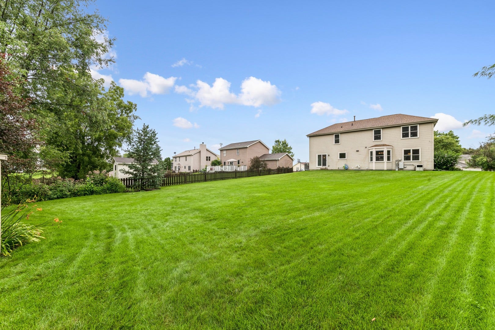 2860 Weld Road, Elgin, IL 60124 2860 Weld Road, Elgin, IL 60124