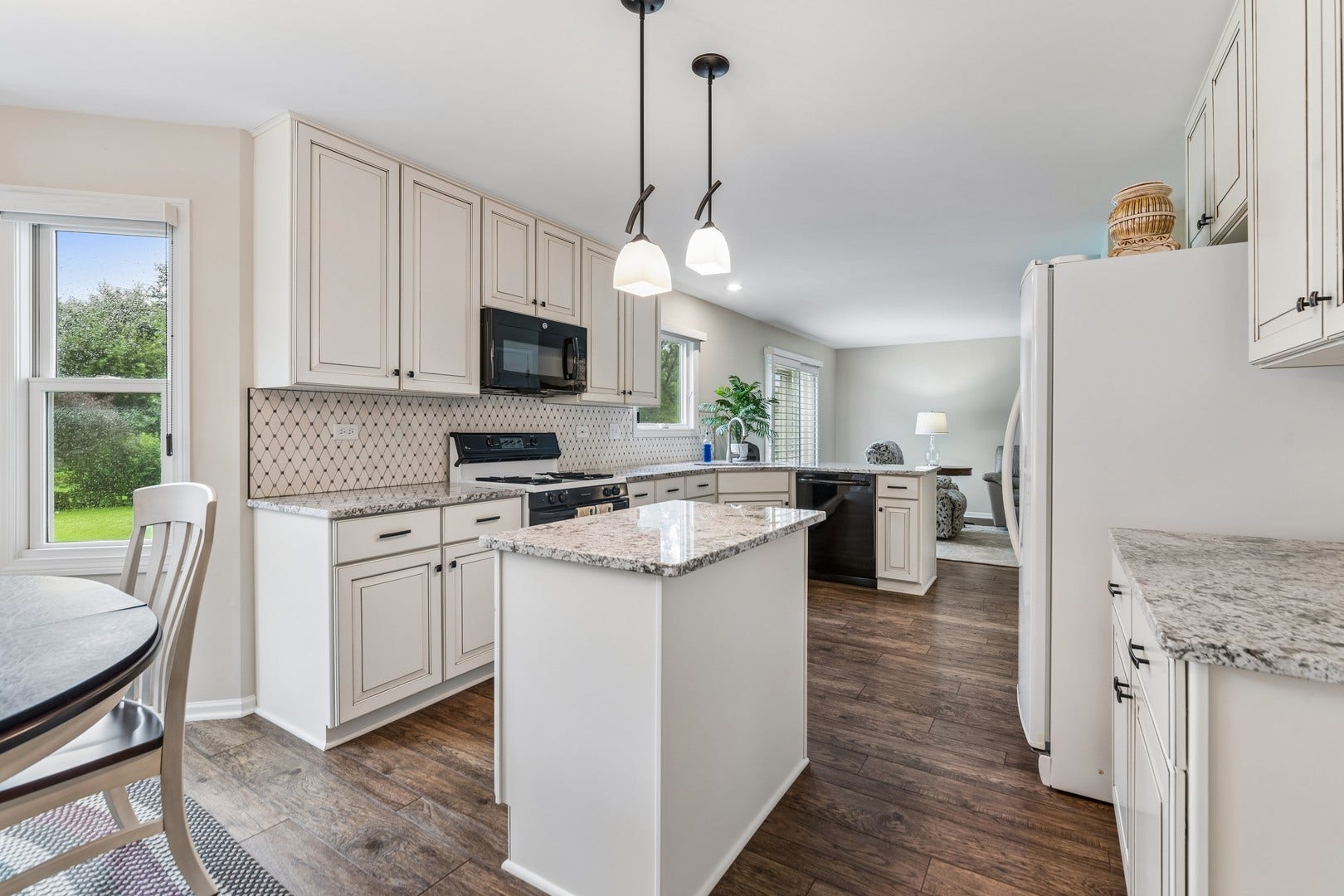 2860 Weld Road, Elgin, IL 60124 2860 Weld Road, Elgin, IL 60124