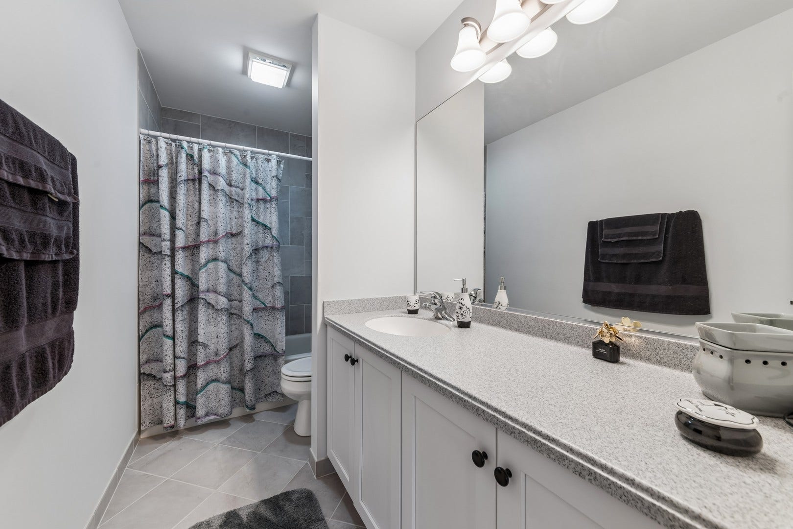 2860 Weld Road, Elgin, IL 60124 2860 Weld Road, Elgin, IL 60124