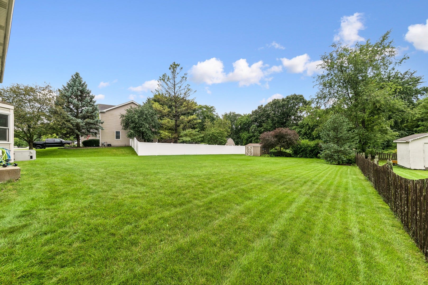 2860 Weld Road, Elgin, IL 60124 2860 Weld Road, Elgin, IL 60124