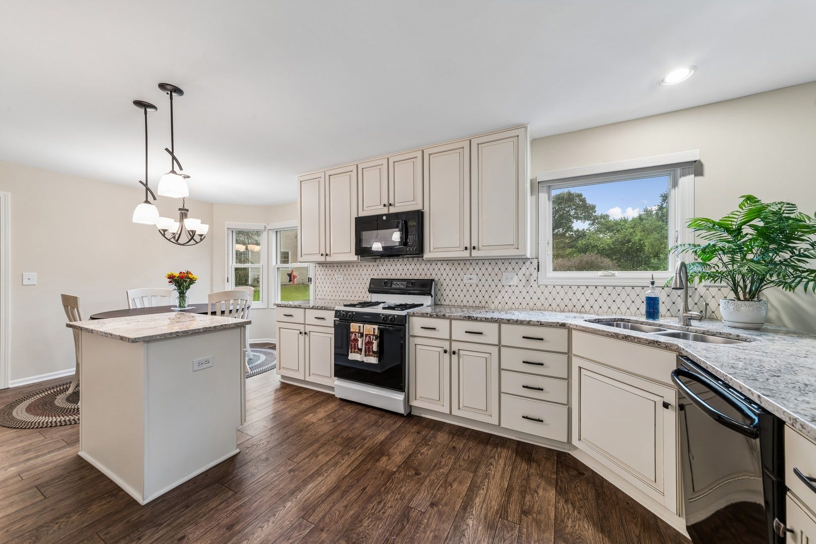 2860 Weld Road, Elgin, IL 60124 2860 Weld Road, Elgin, IL 60124