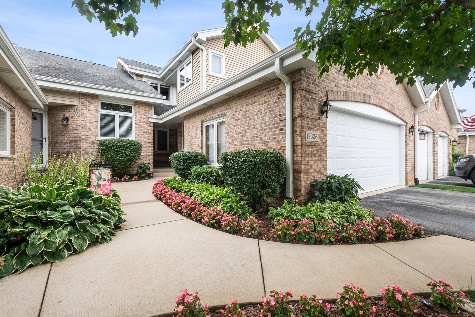 17326 Brook Crossing Court, Orland Park, IL 60467 17326 Brook Crossing Court, Orland Park, IL 60467