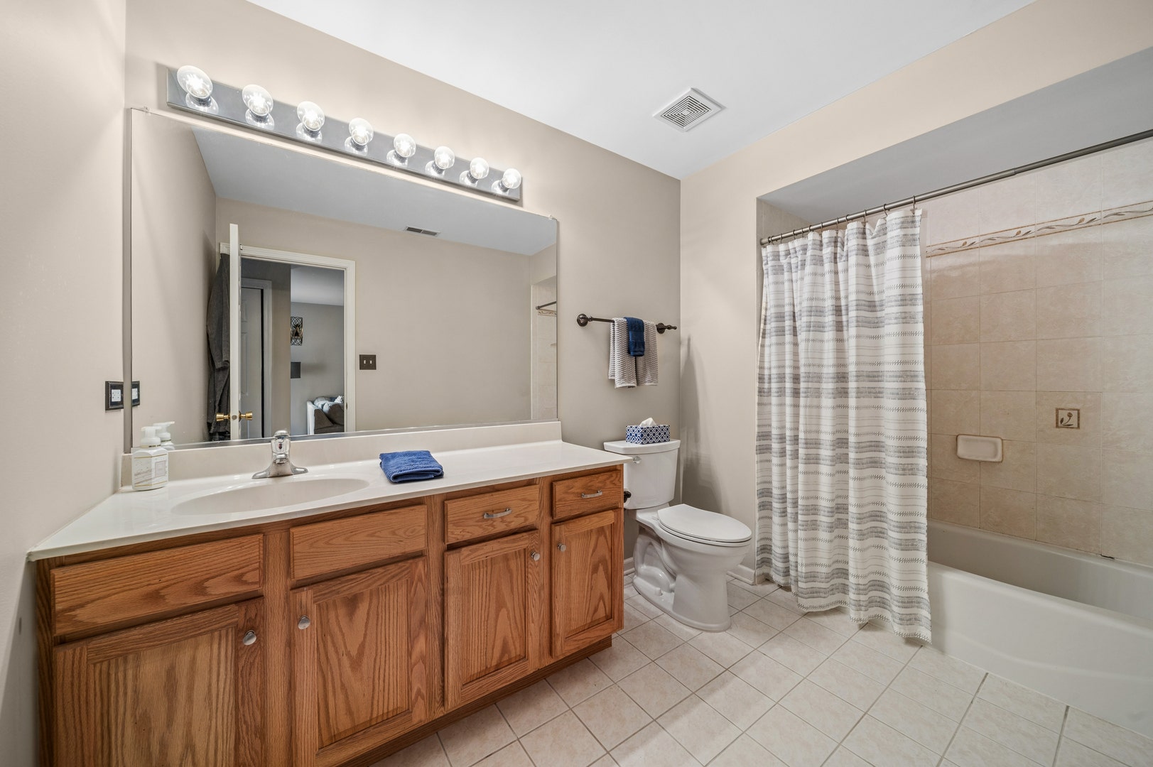 9046 Mansfield Drive, Tinley Park, IL 60487 9046 Mansfield Drive, Tinley Park, IL 60487