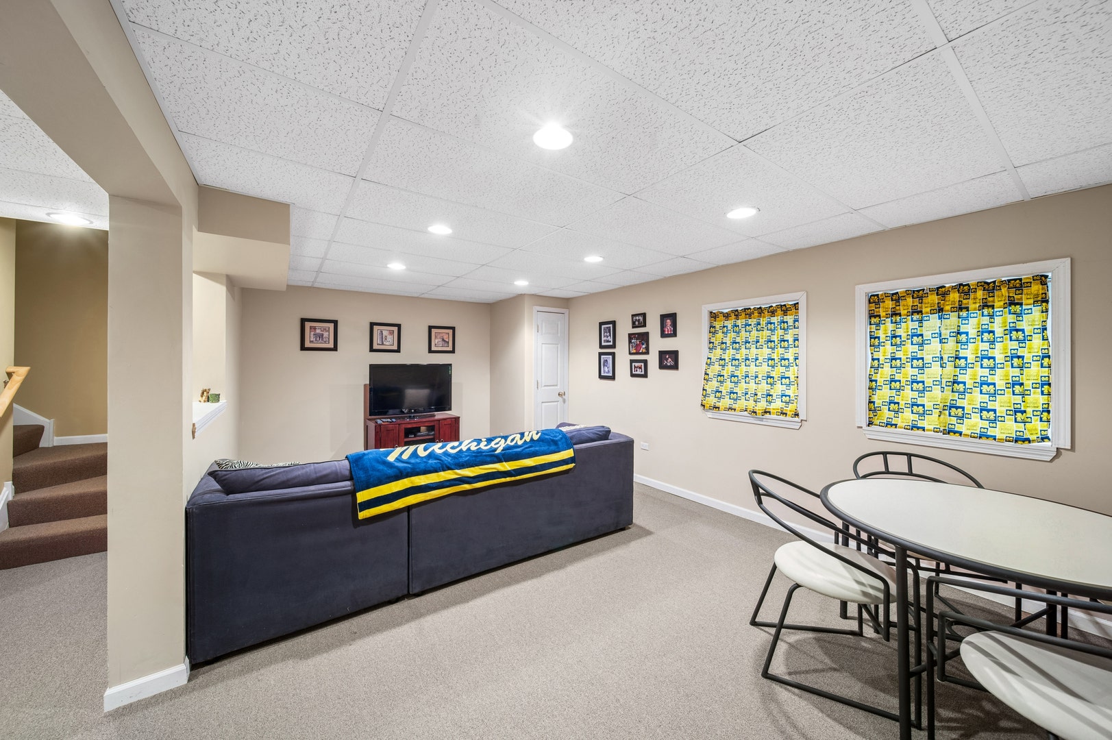 9046 Mansfield Drive, Tinley Park, IL 60487 9046 Mansfield Drive, Tinley Park, IL 60487
