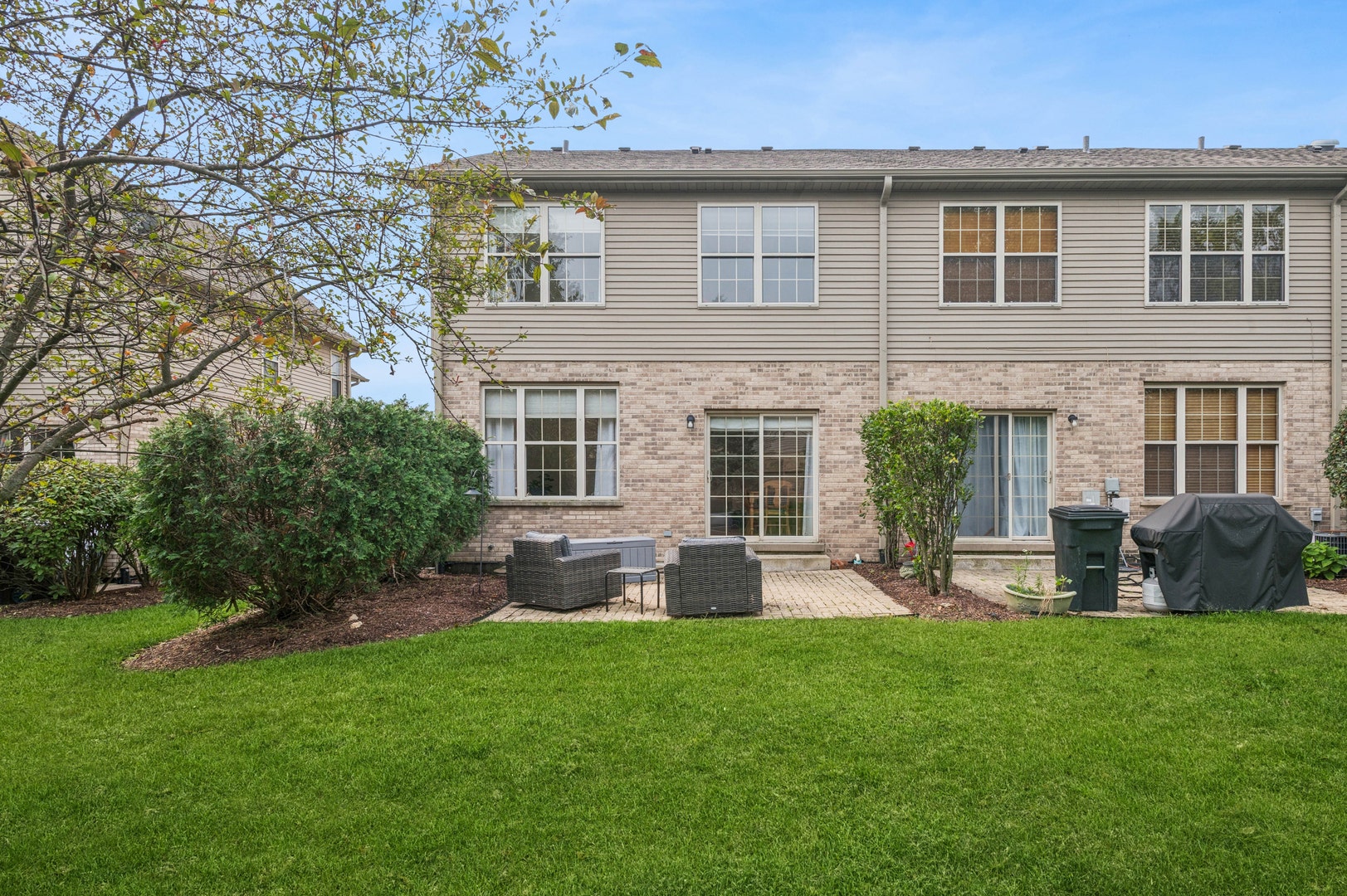 9046 Mansfield Drive, Tinley Park, IL 60487 9046 Mansfield Drive, Tinley Park, IL 60487