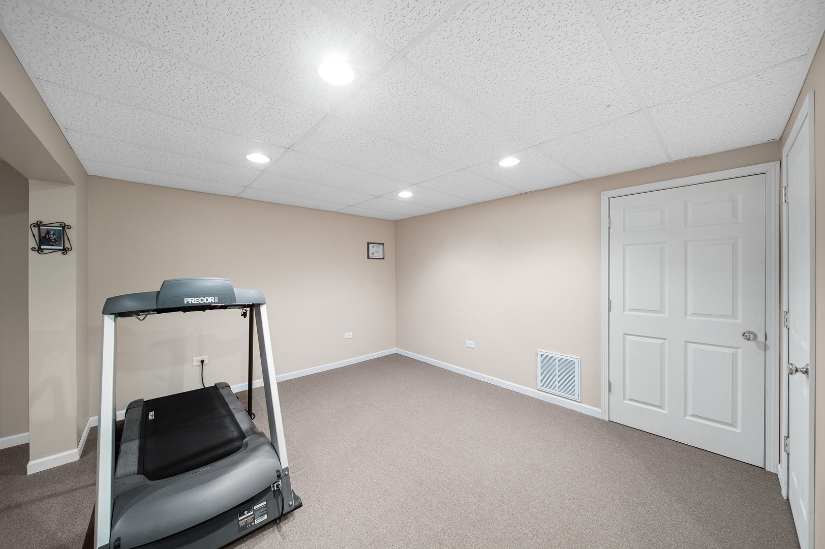 9046 Mansfield Drive, Tinley Park, IL 60487 9046 Mansfield Drive, Tinley Park, IL 60487