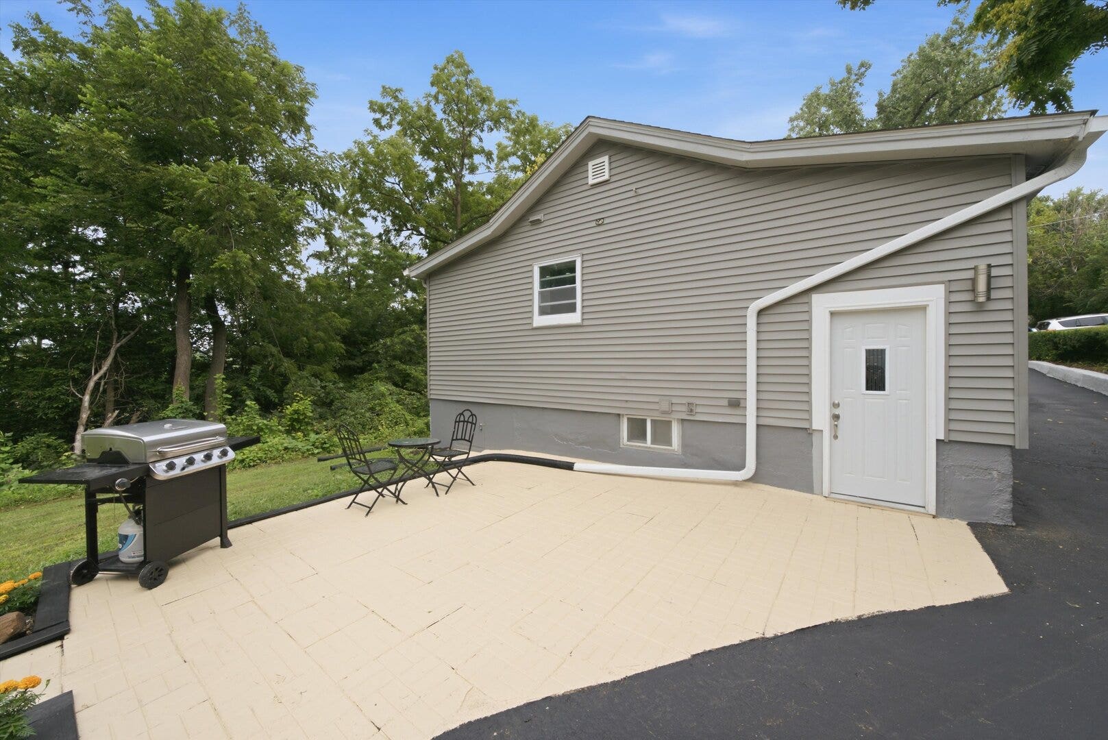 303 Dwight Street, Elgin, IL 60120