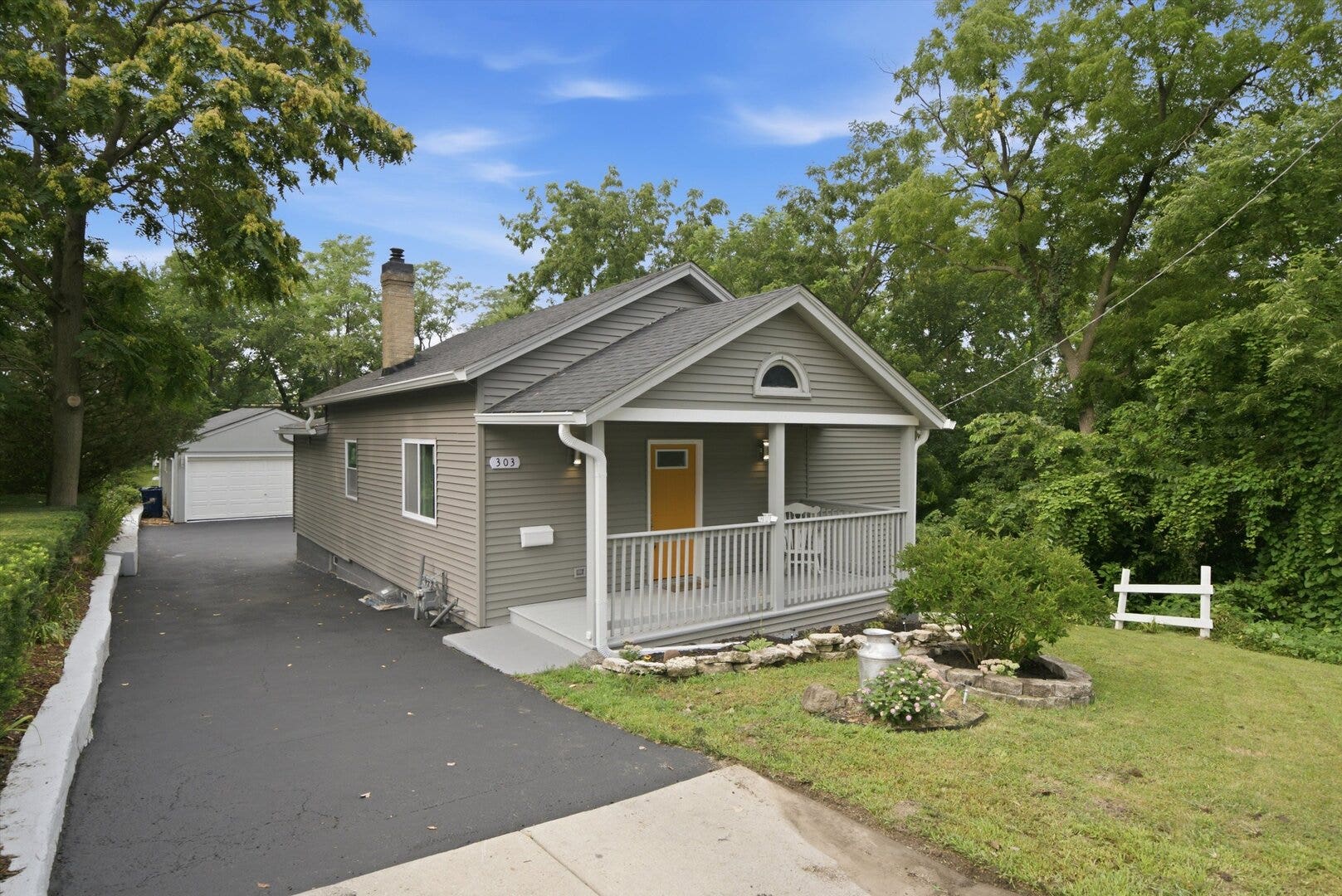 303 Dwight Street, Elgin, IL 60120