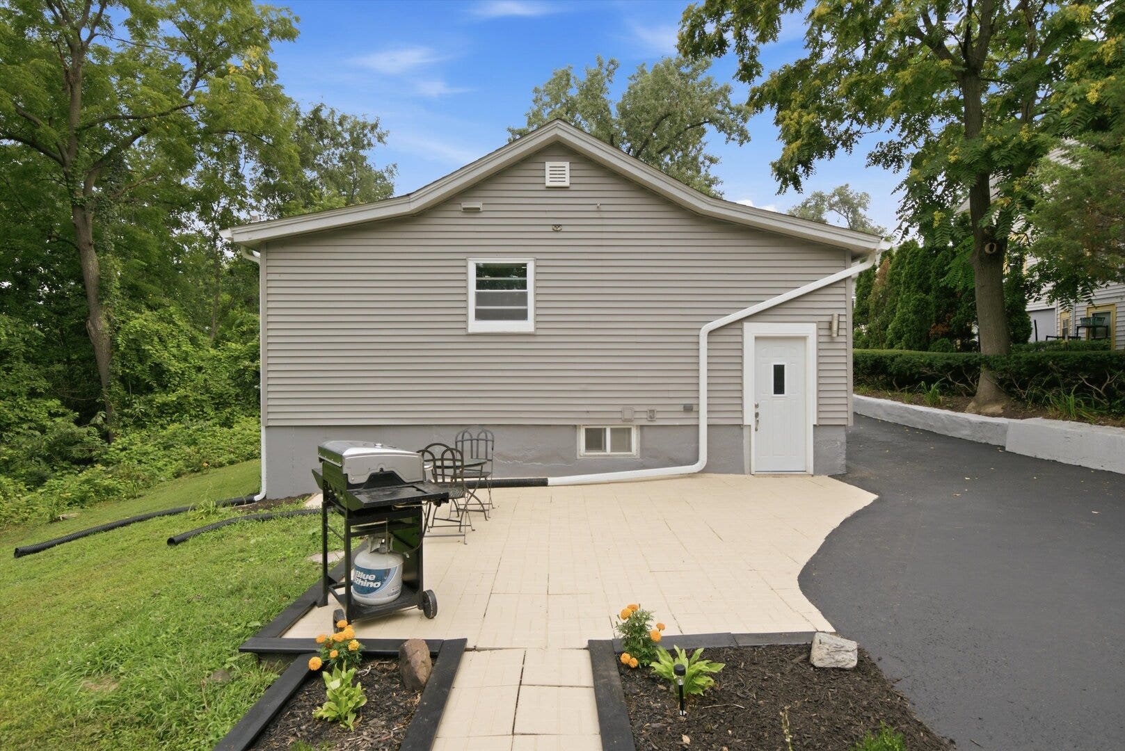 303 Dwight Street, Elgin, IL 60120