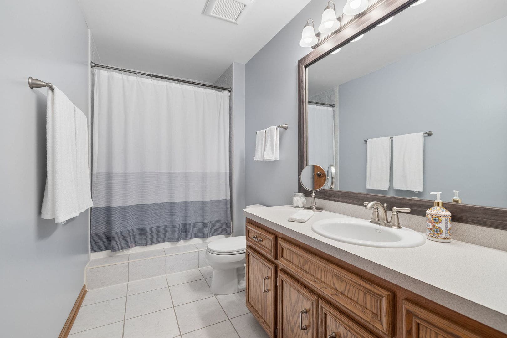 8130 Edgebrook Lane, Tinley Park, IL 60487 8130 Edgebrook Lane, Tinley Park, IL 60487