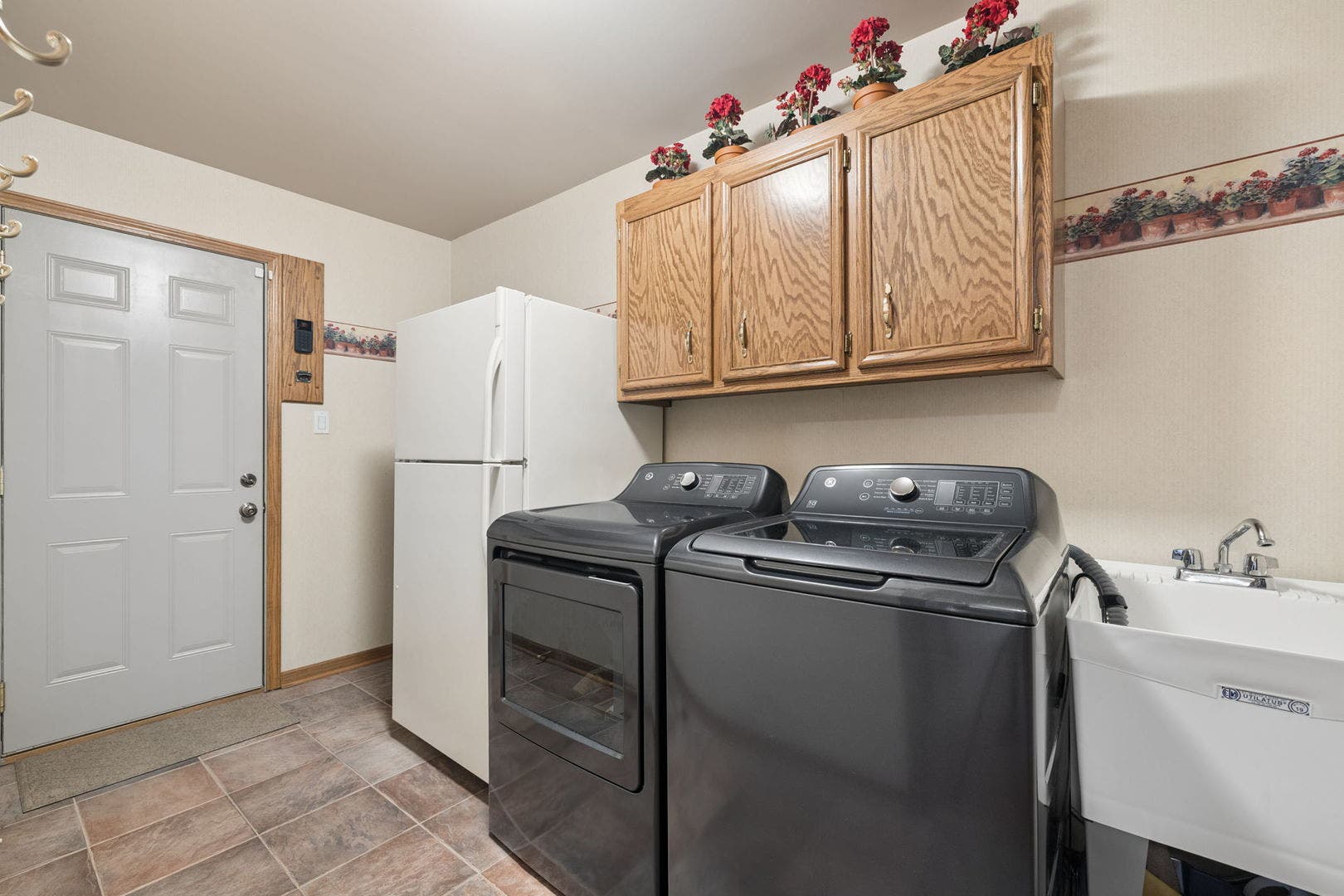 8130 Edgebrook Lane, Tinley Park, IL 60487 8130 Edgebrook Lane, Tinley Park, IL 60487