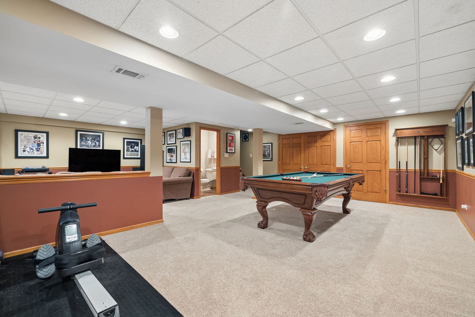 8130 Edgebrook Lane, Tinley Park, IL 60487 8130 Edgebrook Lane, Tinley Park, IL 60487