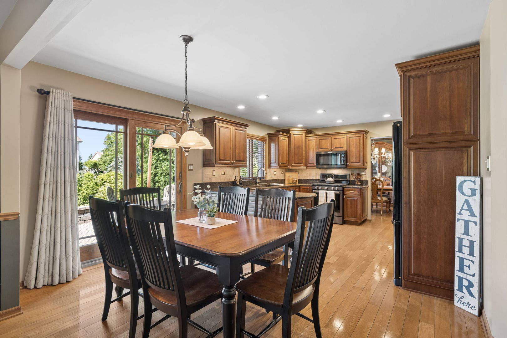 8130 Edgebrook Lane, Tinley Park, IL 60487 8130 Edgebrook Lane, Tinley Park, IL 60487