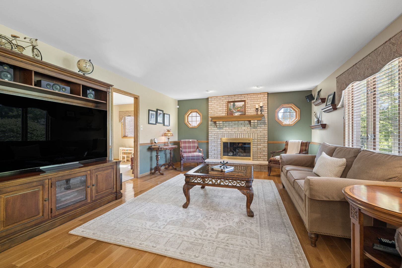 8130 Edgebrook Lane, Tinley Park, IL 60487 8130 Edgebrook Lane, Tinley Park, IL 60487