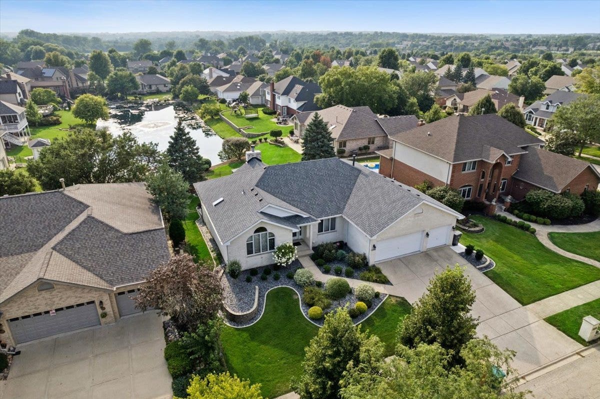18220 Hidden Valley Cove, Orland Park, IL 60467