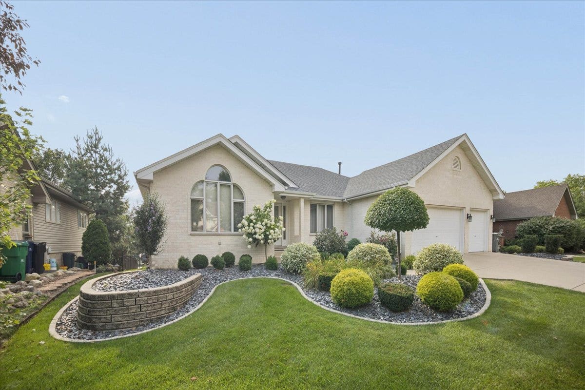 18220 Hidden Valley Cove, Orland Park, IL 60467