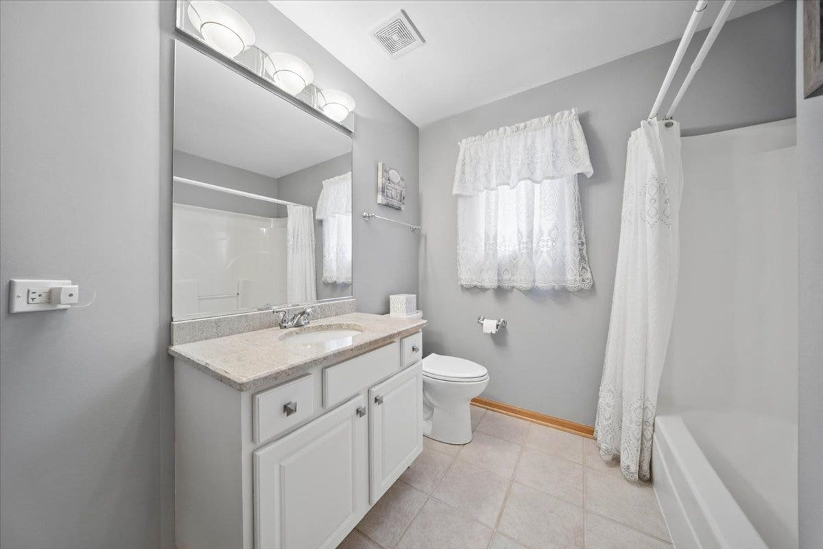 18220 Hidden Valley Cove, Orland Park, IL 60467
