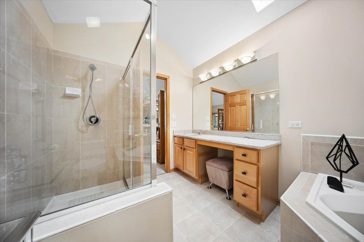 18220 Hidden Valley Cove, Orland Park, IL 60467