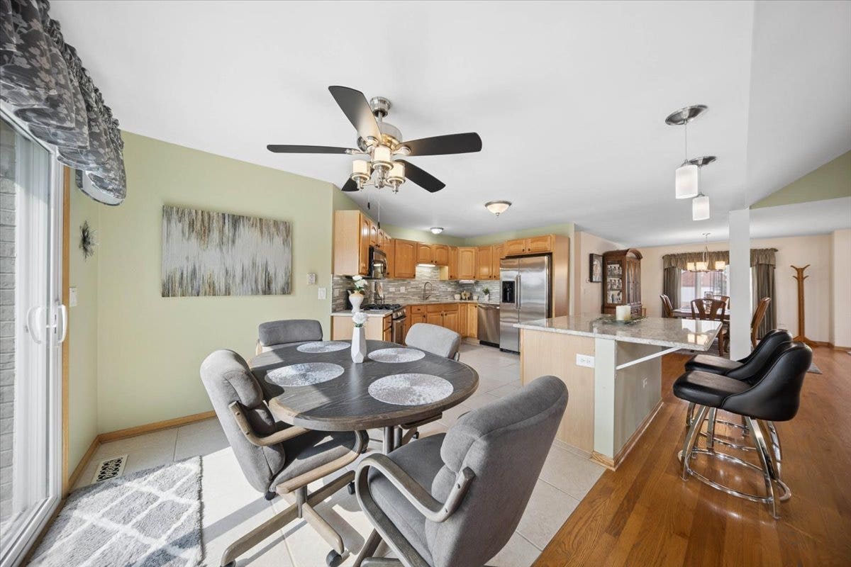 18220 Hidden Valley Cove, Orland Park, IL 60467