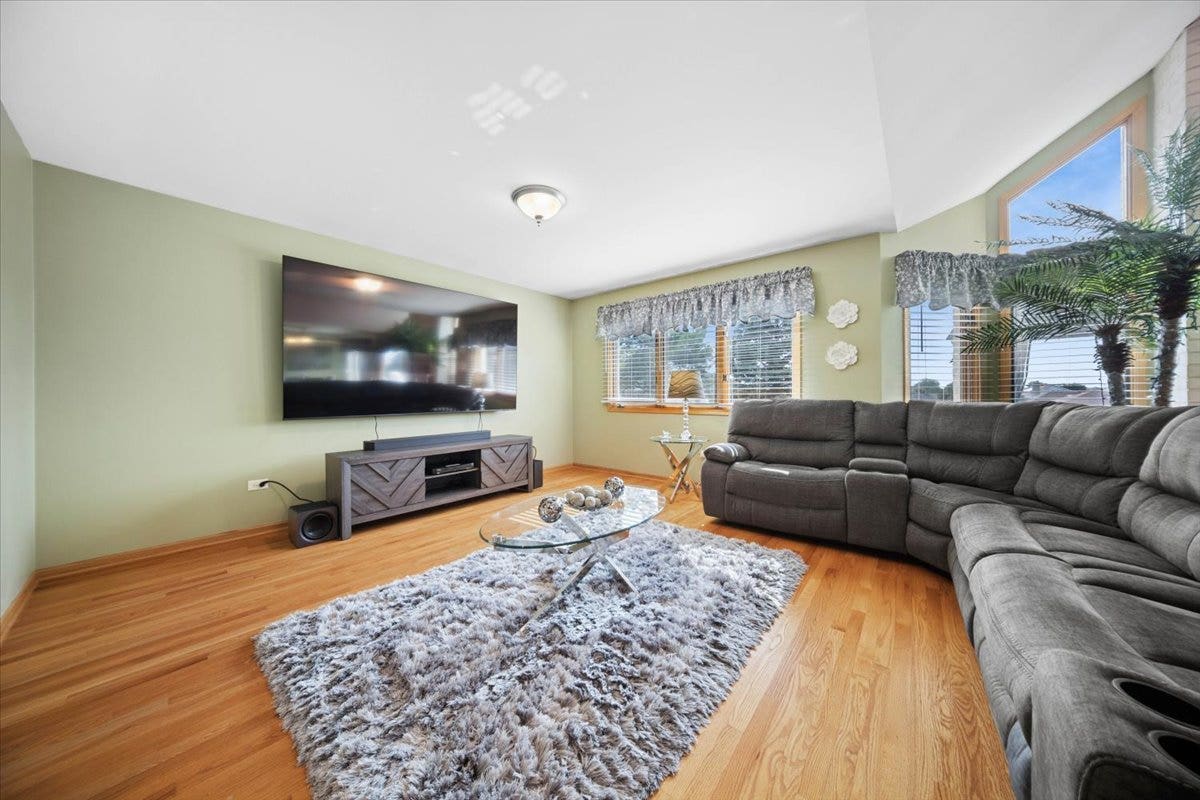 18220 Hidden Valley Cove, Orland Park, IL 60467