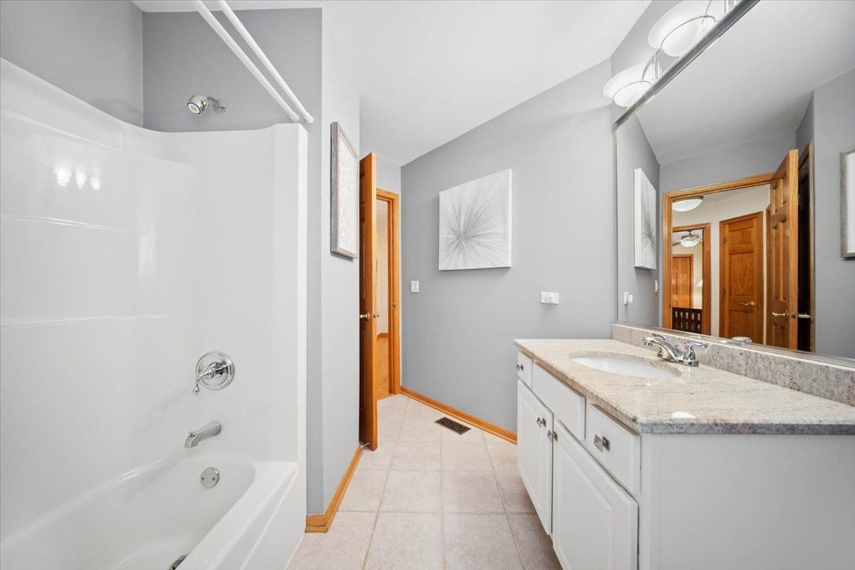 18220 Hidden Valley Cove, Orland Park, IL 60467