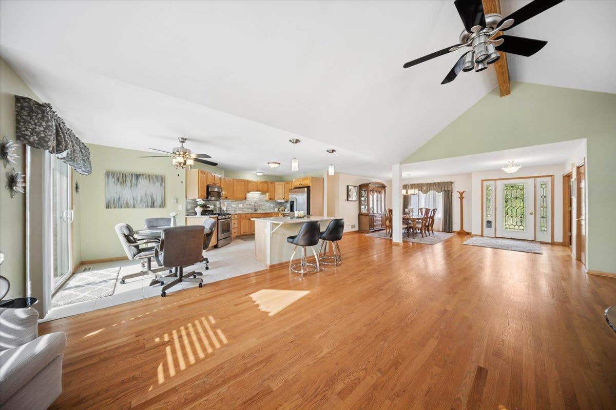 18220 Hidden Valley Cove, Orland Park, IL 60467