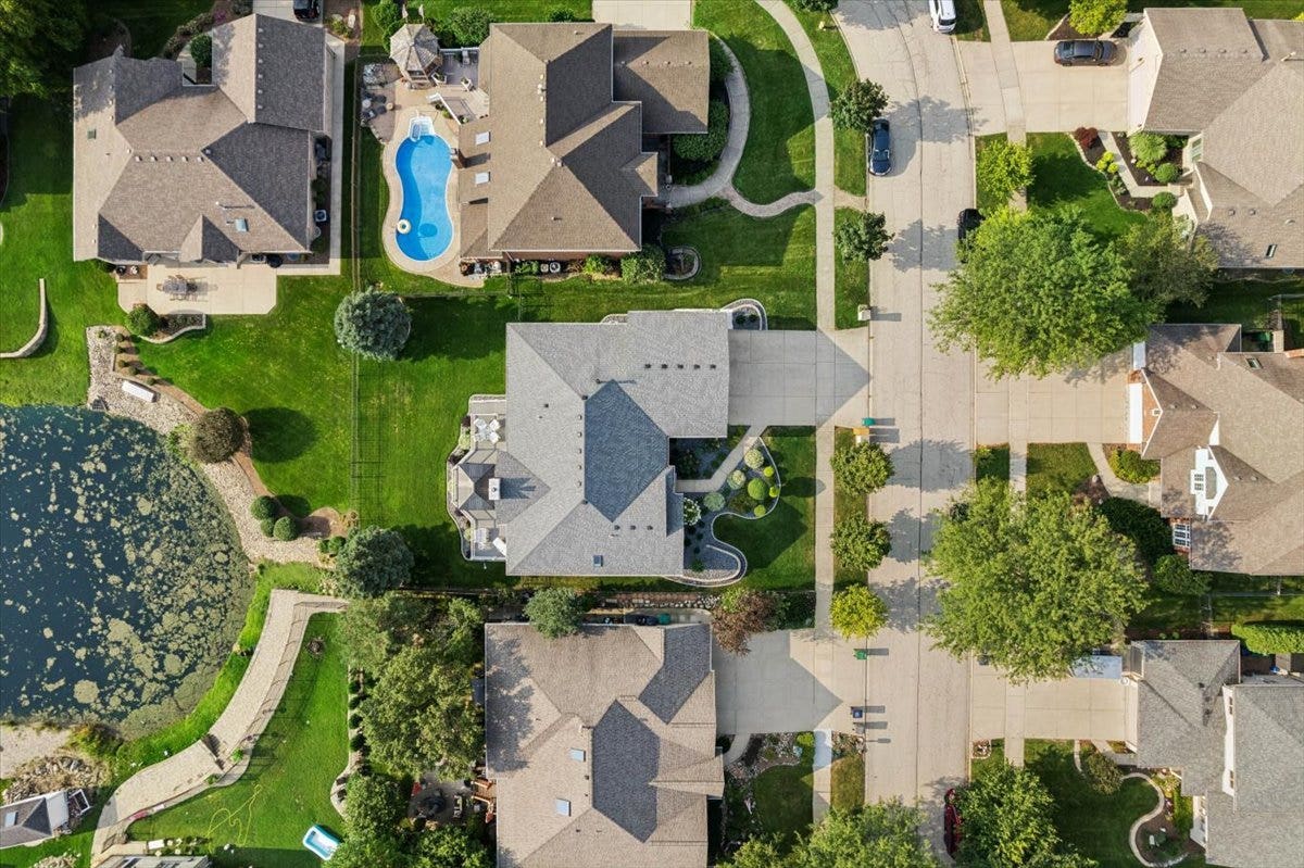 18220 Hidden Valley Cove, Orland Park, IL 60467