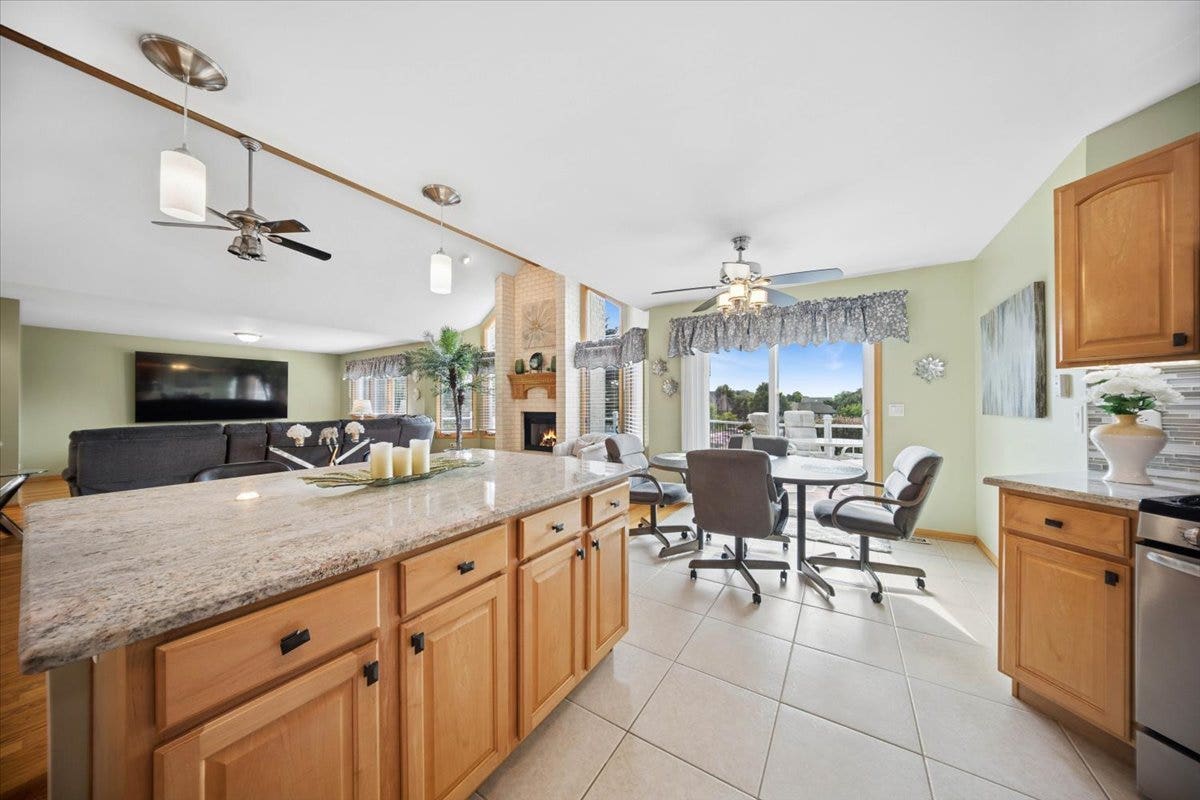 18220 Hidden Valley Cove, Orland Park, IL 60467