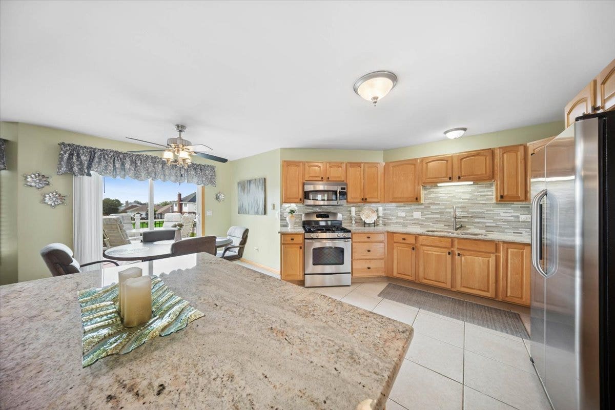 18220 Hidden Valley Cove, Orland Park, IL 60467