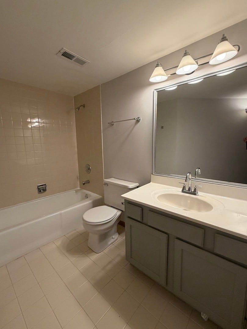 17242 RIDGELAND Avenue, #1N, Tinley Park, IL 60477