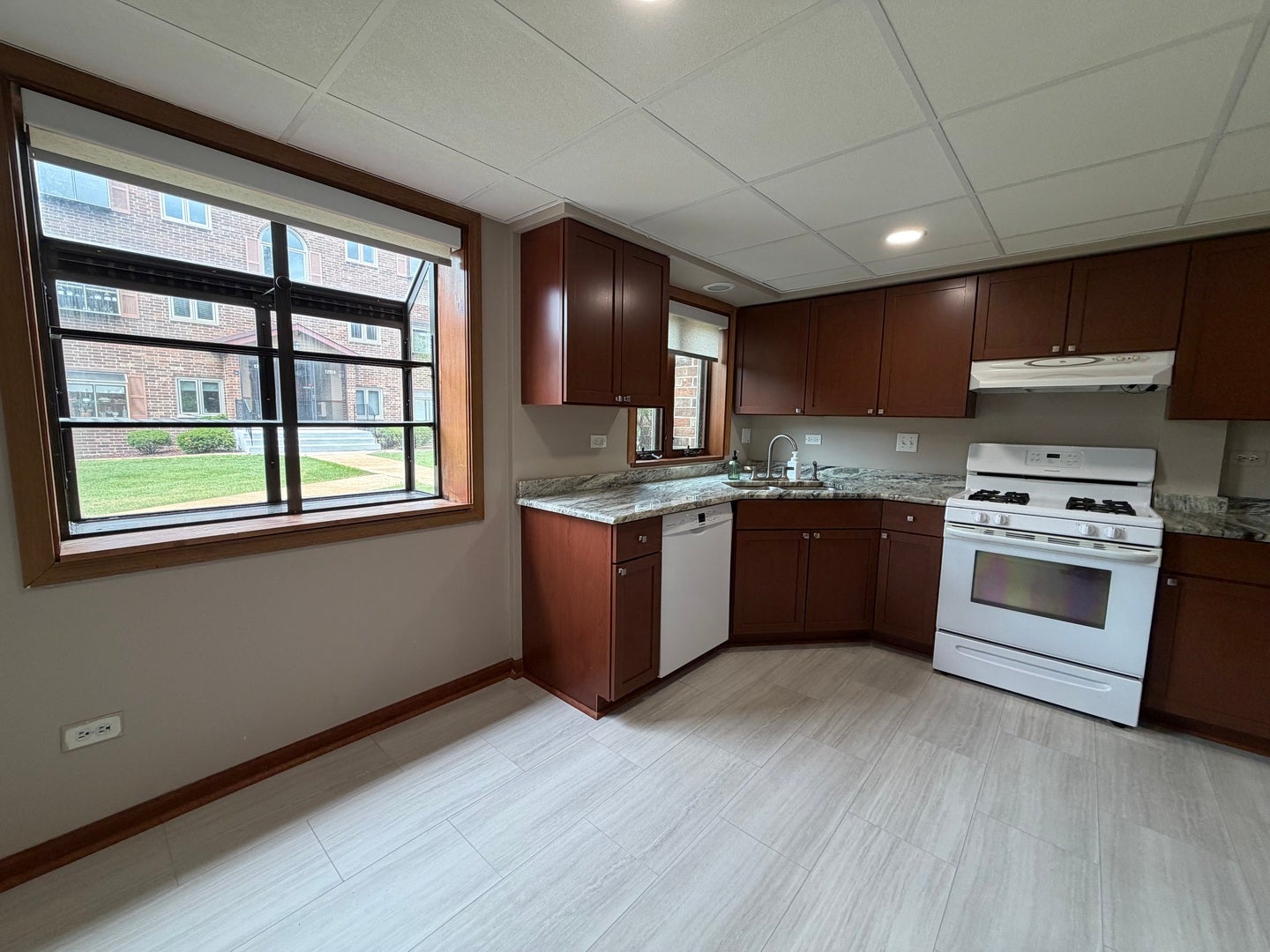 17242 RIDGELAND Avenue, #1N, Tinley Park, IL 60477