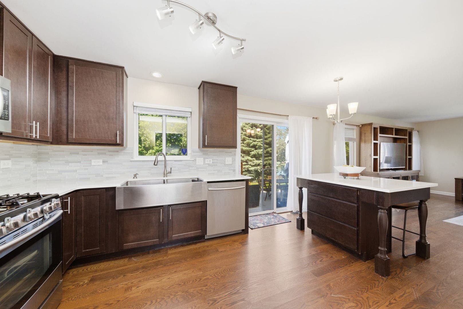 3417 Mustang Road, Joliet, IL 60435 3417 Mustang Road, Joliet, IL 60435