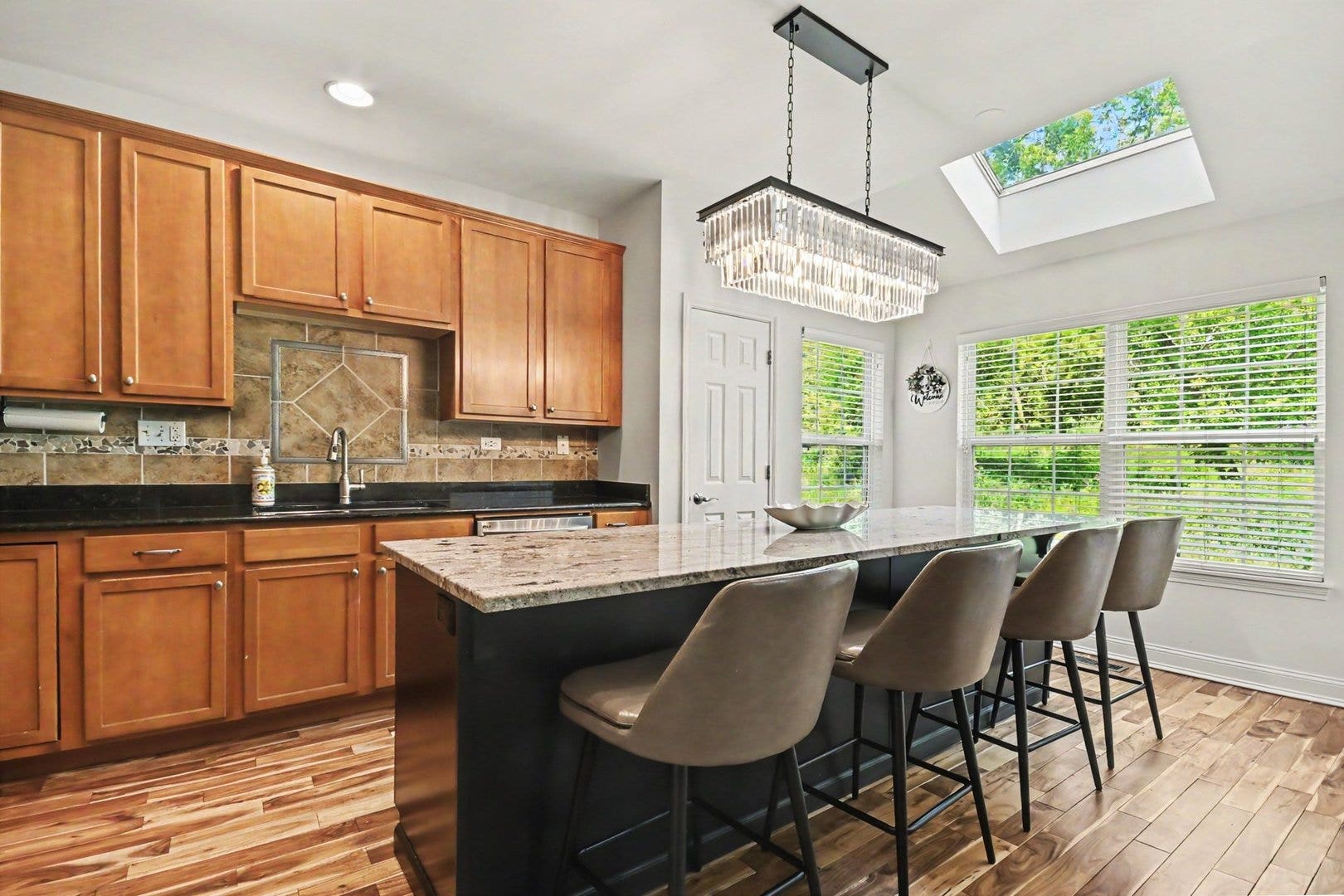 1102 Iron Horse Court, Elgin, IL 60124