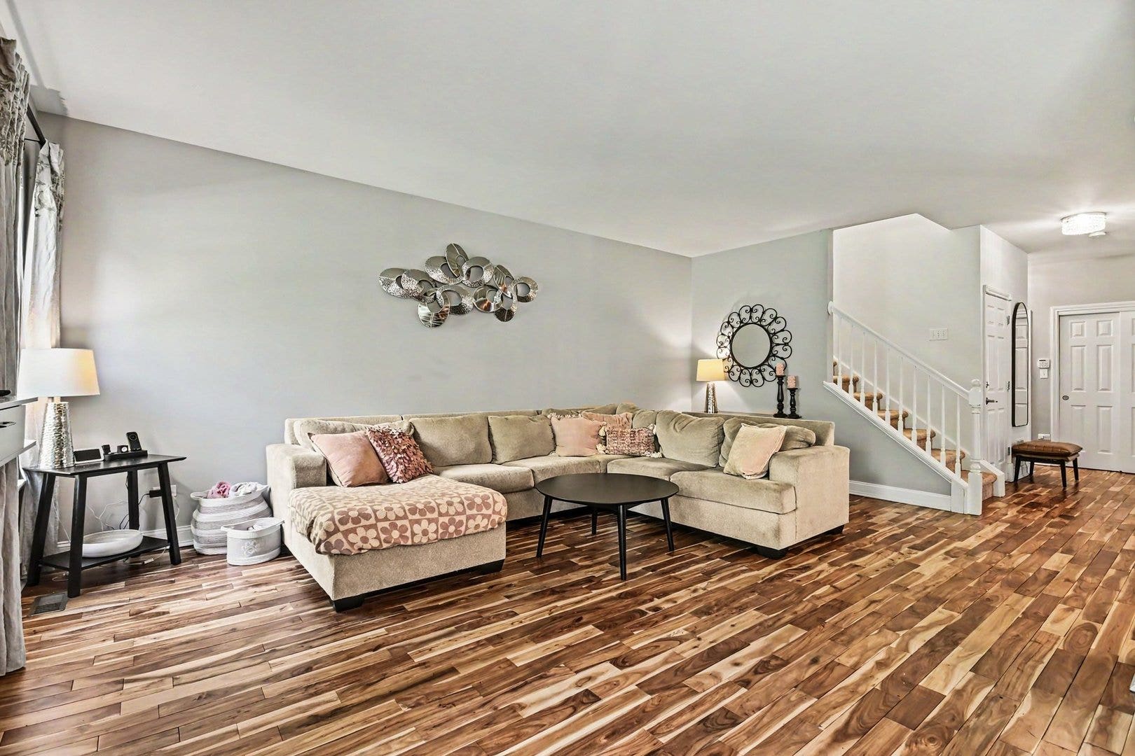 1102 Iron Horse Court, Elgin, IL 60124