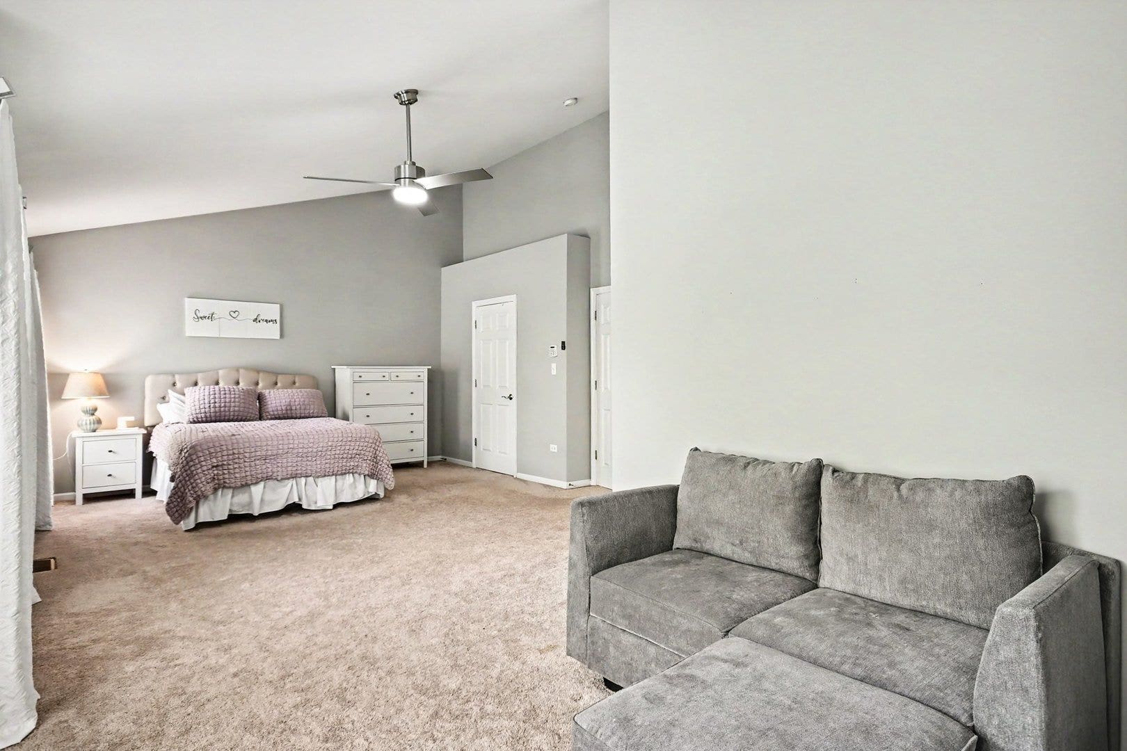 1102 Iron Horse Court, Elgin, IL 60124