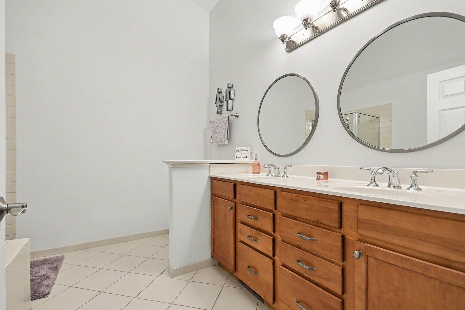 1102 Iron Horse Court, Elgin, IL 60124
