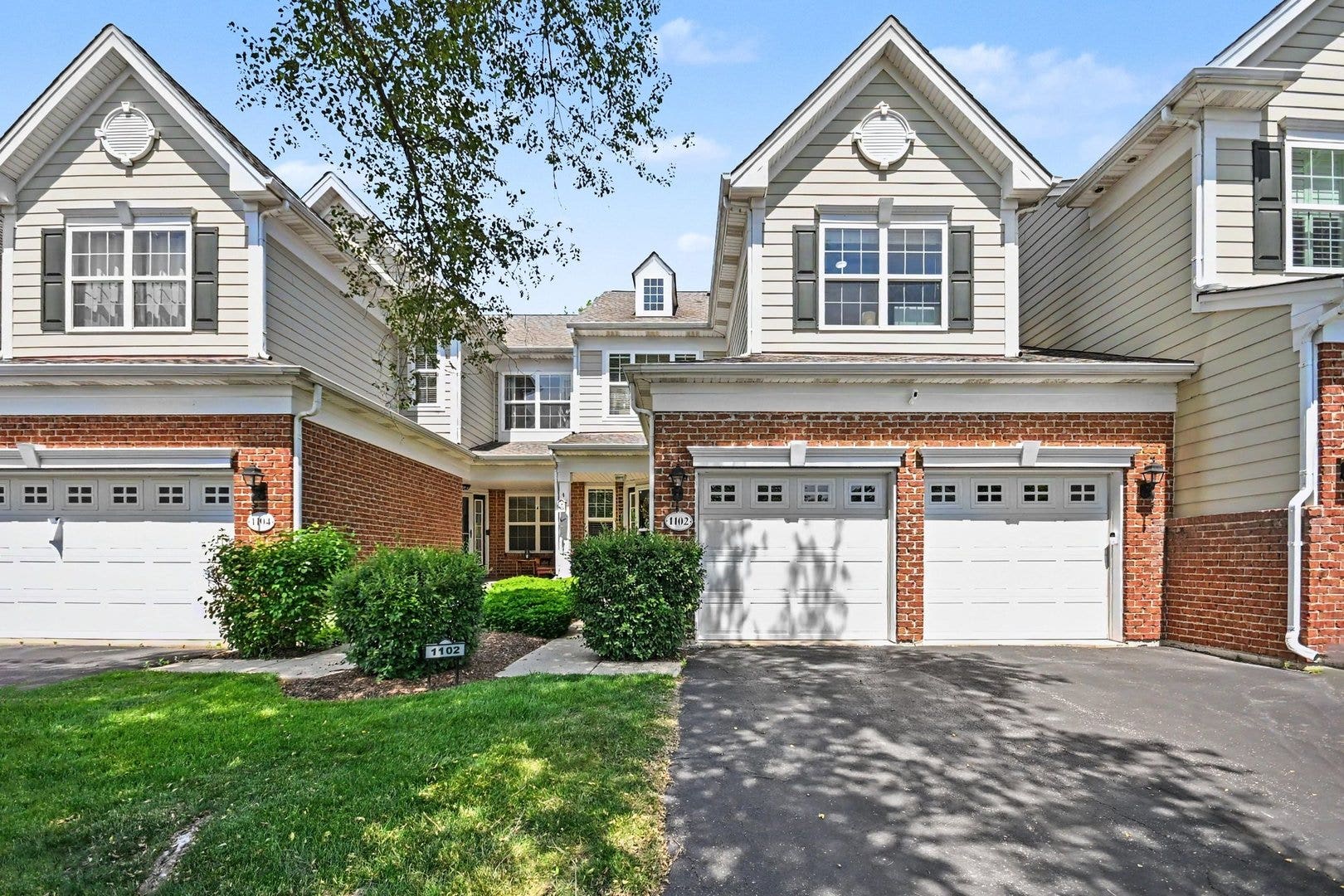 1102 Iron Horse Court, Elgin, IL 60124