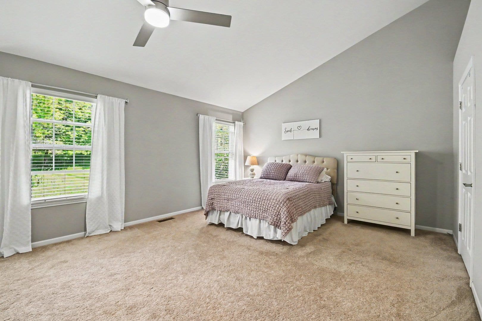 1102 Iron Horse Court, Elgin, IL 60124