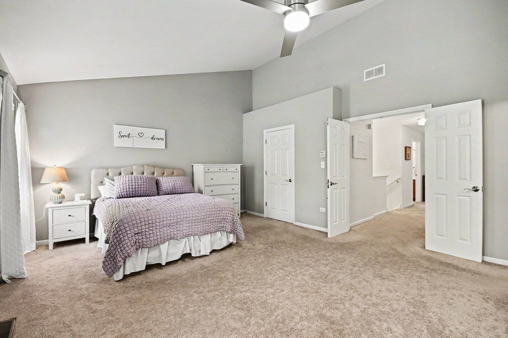 1102 Iron Horse Court, Elgin, IL 60124