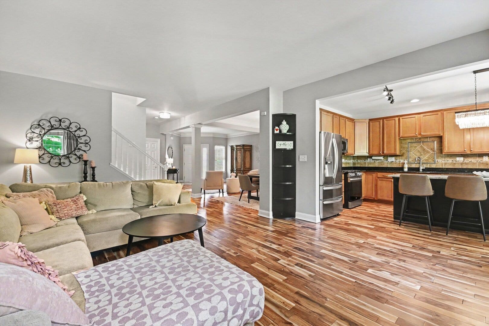 1102 Iron Horse Court, Elgin, IL 60124
